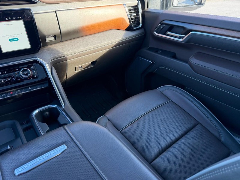 GMC Sierra 2500HD Vehicle Full-screen Gallery Image 15