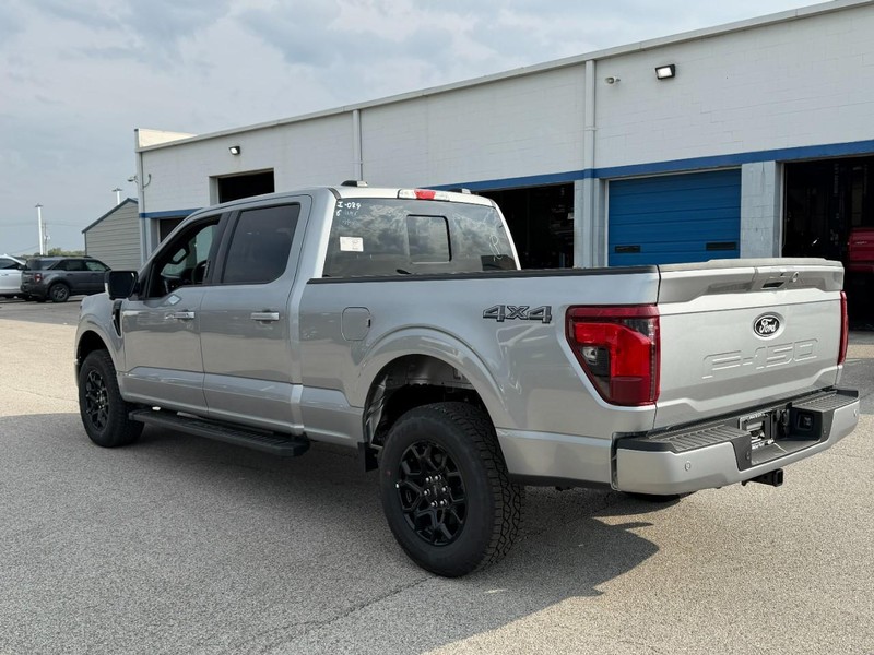 Ford F-150 Vehicle Full-screen Gallery Image 3