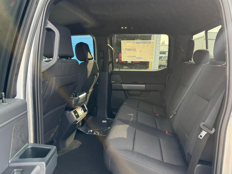 Ford F-150 Vehicle Full-screen Gallery Image 4