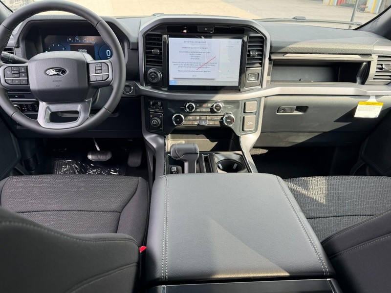 Ford F-150 Vehicle Full-screen Gallery Image 5