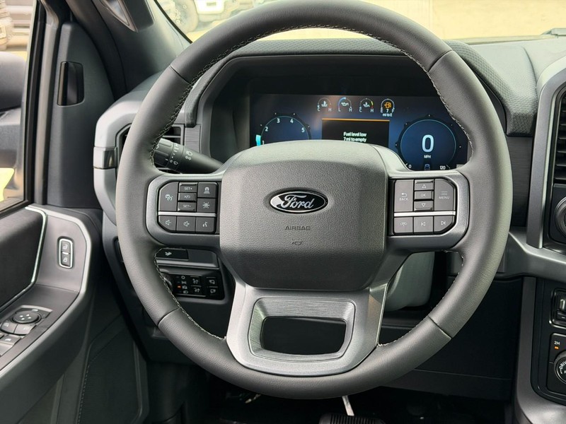 Ford F-150 Vehicle Full-screen Gallery Image 6
