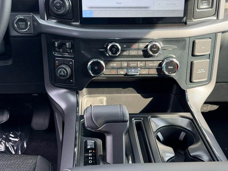 Ford F-150 Vehicle Full-screen Gallery Image 8