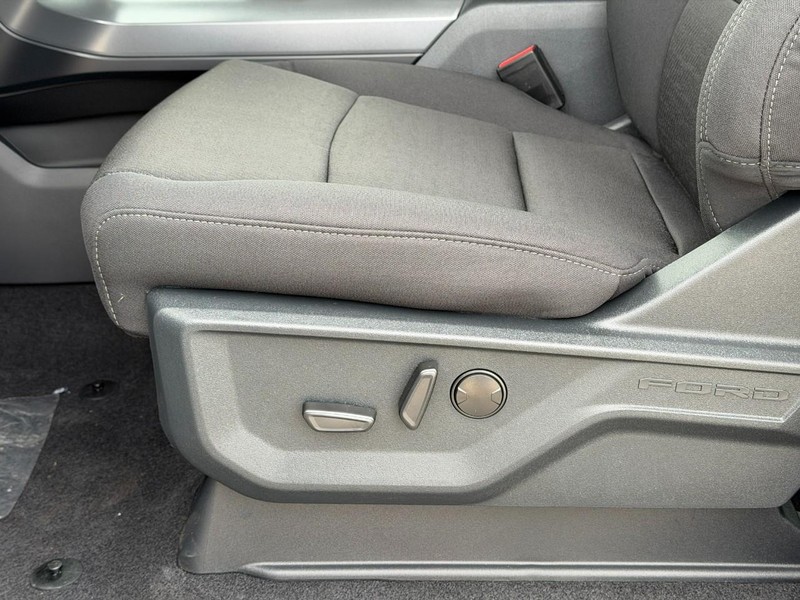 Ford F-150 Vehicle Full-screen Gallery Image 10