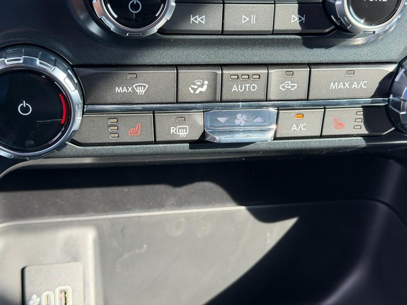 Ford F-150 Vehicle Full-screen Gallery Image 14
