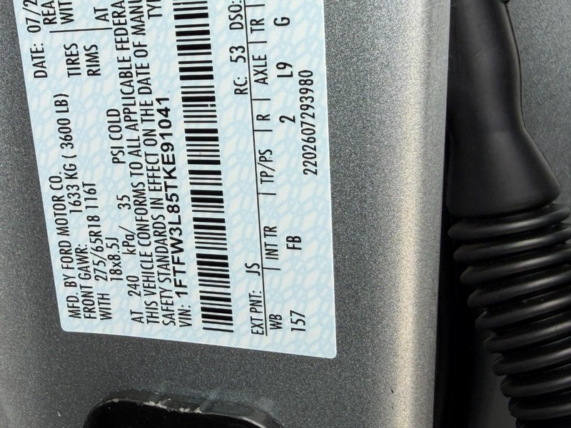 Ford F-150 Vehicle Full-screen Gallery Image 16