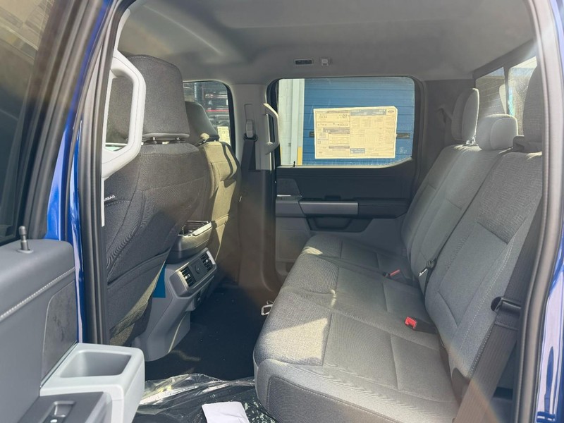 Ford F-150 Vehicle Full-screen Gallery Image 4