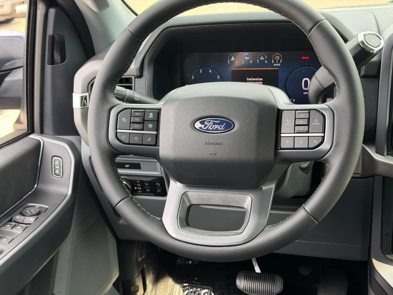 Ford F-150 Vehicle Full-screen Gallery Image 6