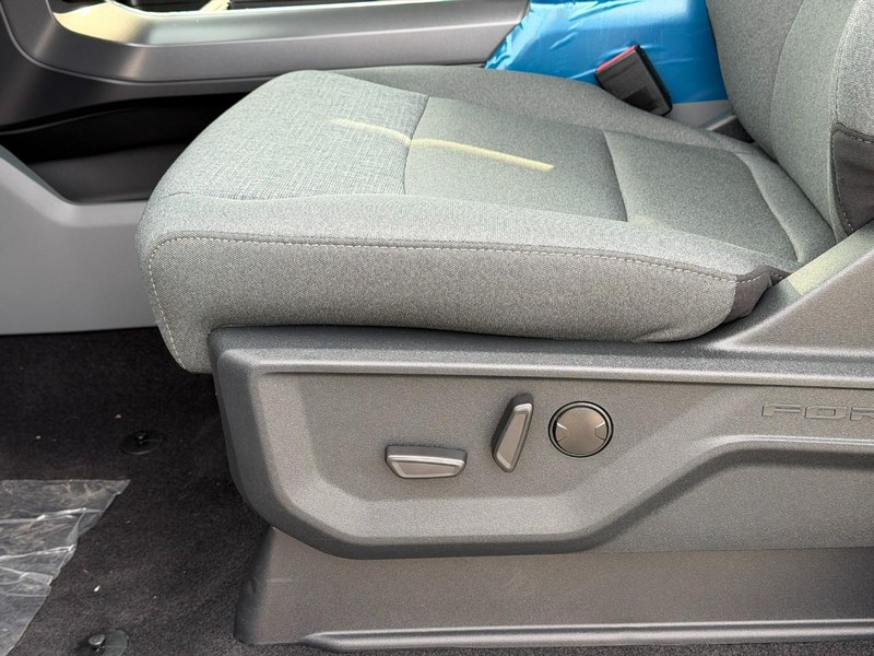 Ford F-150 Vehicle Full-screen Gallery Image 10