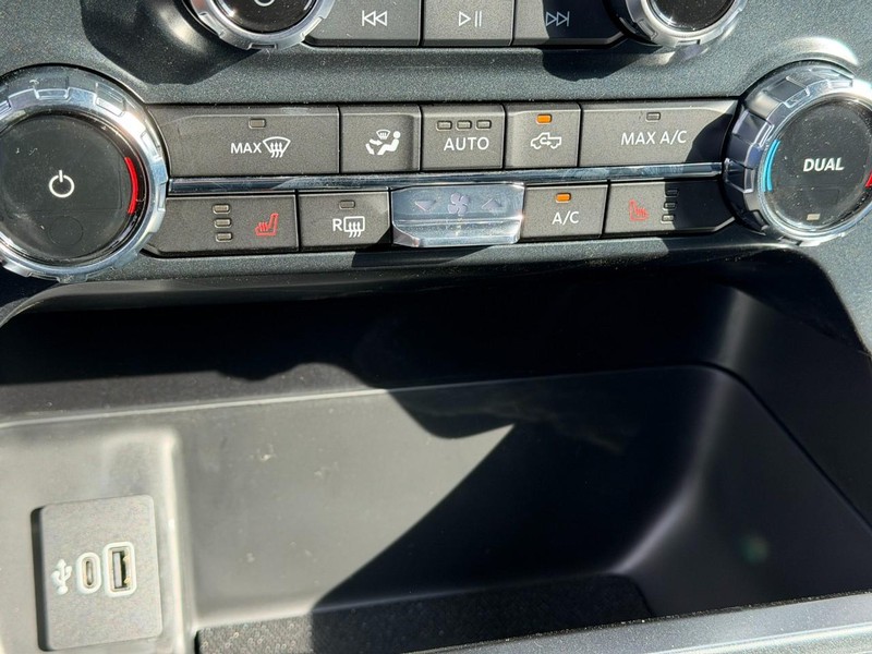 Ford F-150 Vehicle Full-screen Gallery Image 13