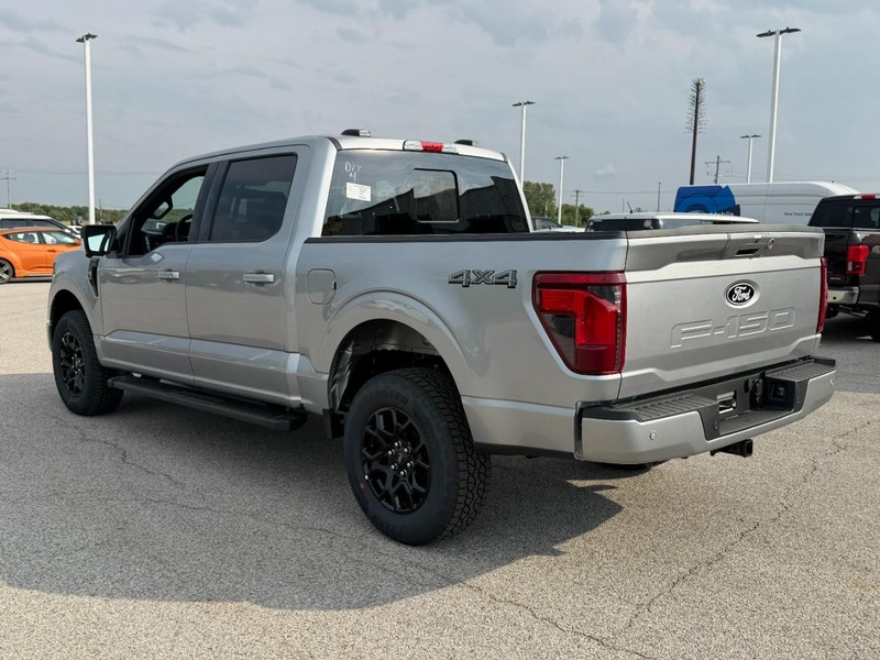 Ford F-150 Vehicle Full-screen Gallery Image 3
