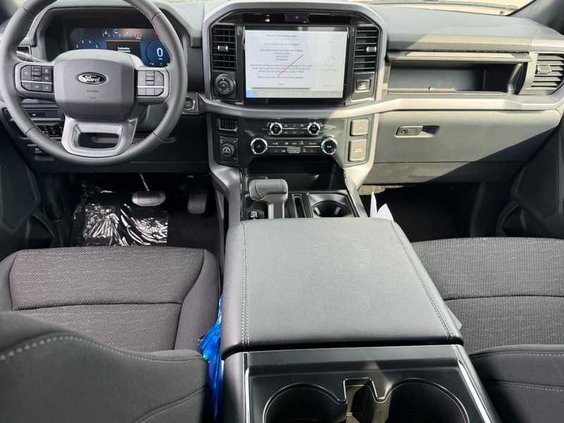 Ford F-150 Vehicle Full-screen Gallery Image 5
