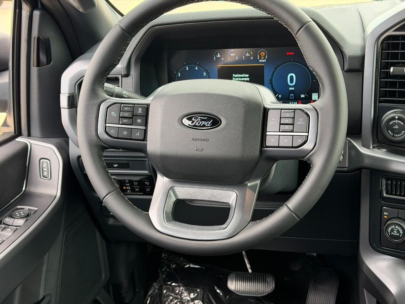 Ford F-150 Vehicle Full-screen Gallery Image 6