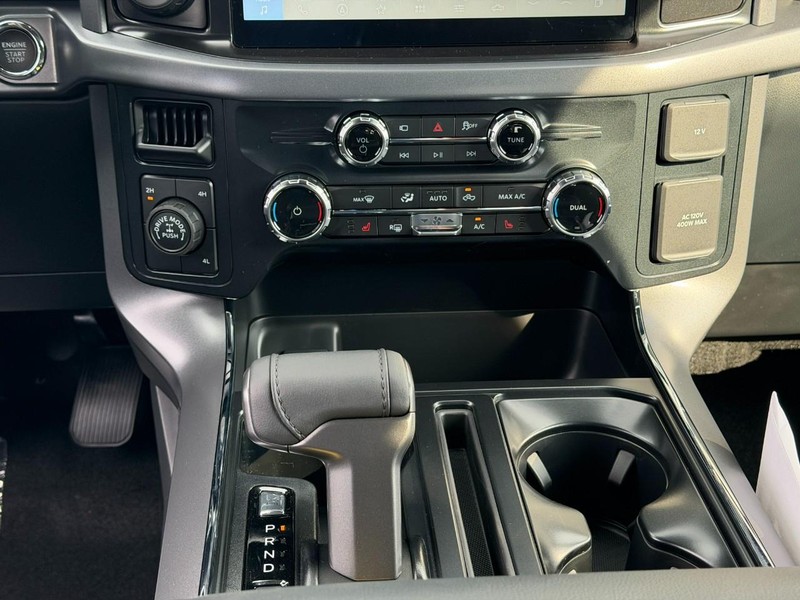 Ford F-150 Vehicle Full-screen Gallery Image 8