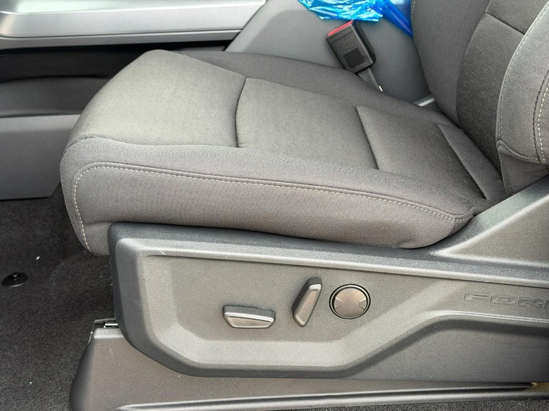 Ford F-150 Vehicle Full-screen Gallery Image 10