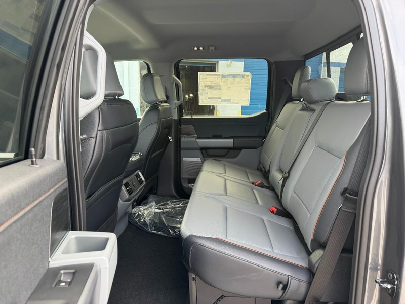 Ford F-150 Vehicle Full-screen Gallery Image 4