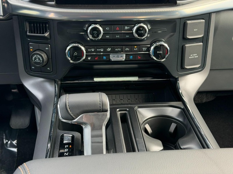 Ford F-150 Vehicle Full-screen Gallery Image 8