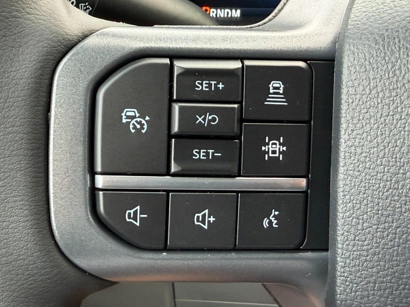 Ford F-150 Vehicle Full-screen Gallery Image 12