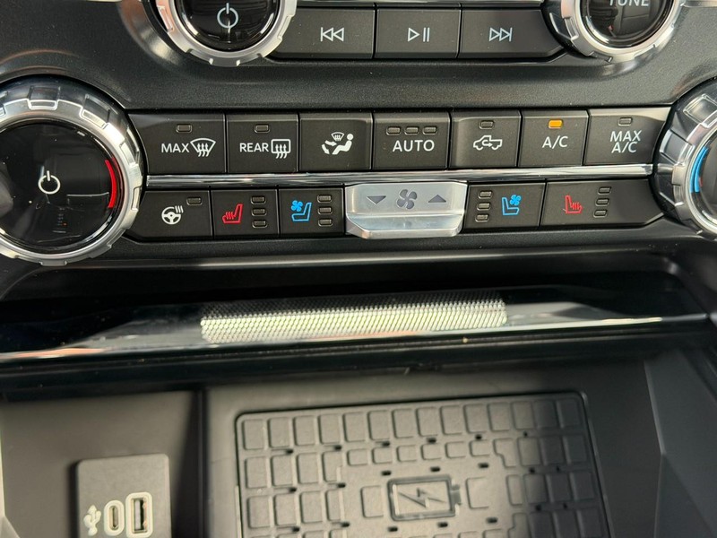Ford F-150 Vehicle Full-screen Gallery Image 15