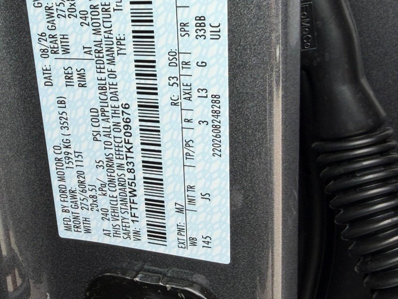 Ford F-150 Vehicle Full-screen Gallery Image 17