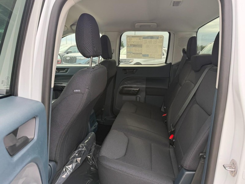 Ford Maverick Vehicle Full-screen Gallery Image 4