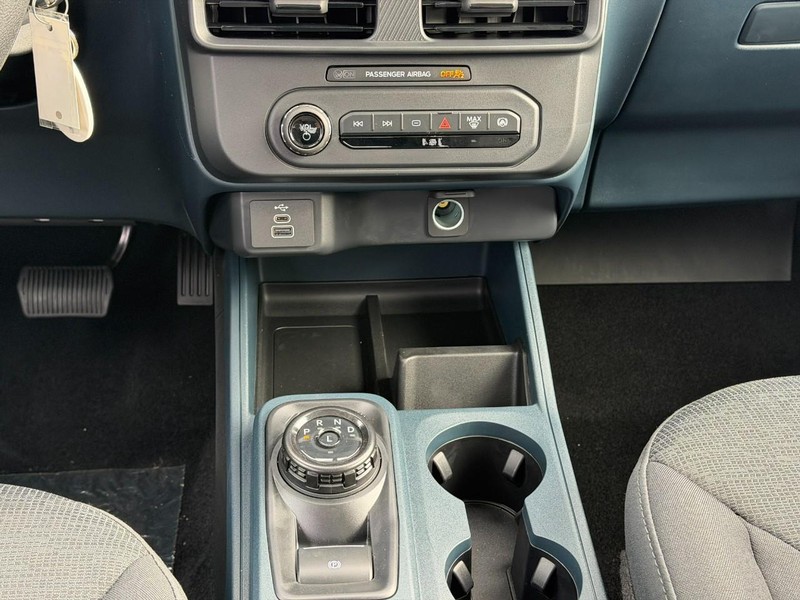 Ford Maverick Vehicle Full-screen Gallery Image 8