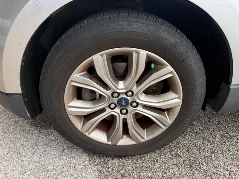 Ford Edge Vehicle Full-screen Gallery Image 2