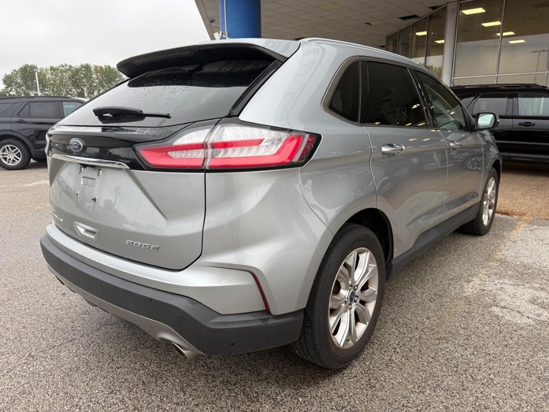 Ford Edge Vehicle Full-screen Gallery Image 4