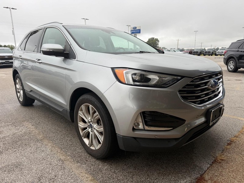 Ford Edge Vehicle Full-screen Gallery Image 5