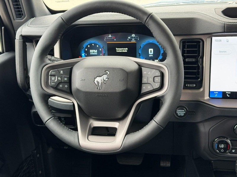 Ford Bronco Vehicle Full-screen Gallery Image 6