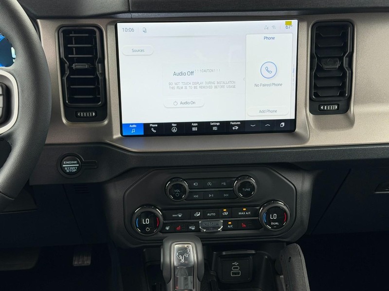 Ford Bronco Vehicle Full-screen Gallery Image 7