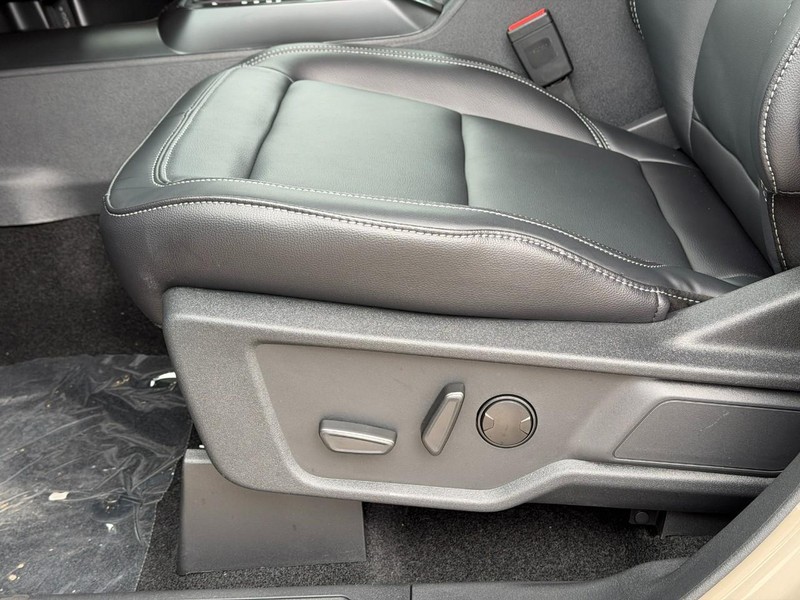Ford Bronco Vehicle Full-screen Gallery Image 10