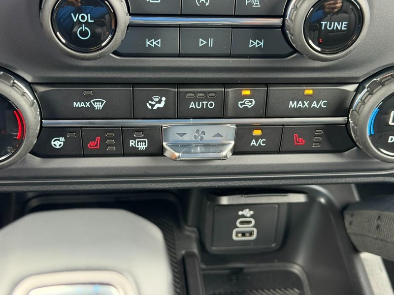 Ford Bronco Vehicle Full-screen Gallery Image 14