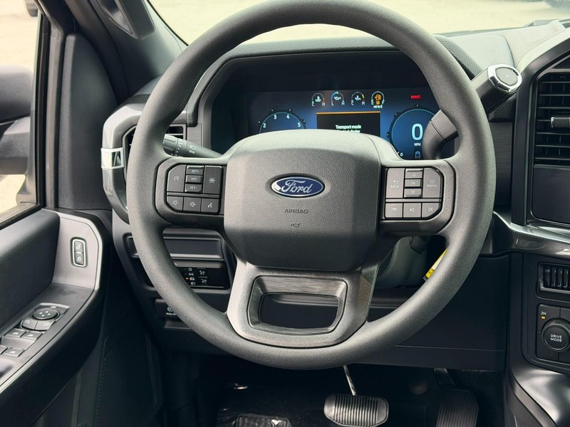 Ford F-150 Vehicle Full-screen Gallery Image 6