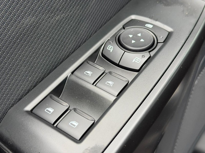 Ford F-150 Vehicle Full-screen Gallery Image 9