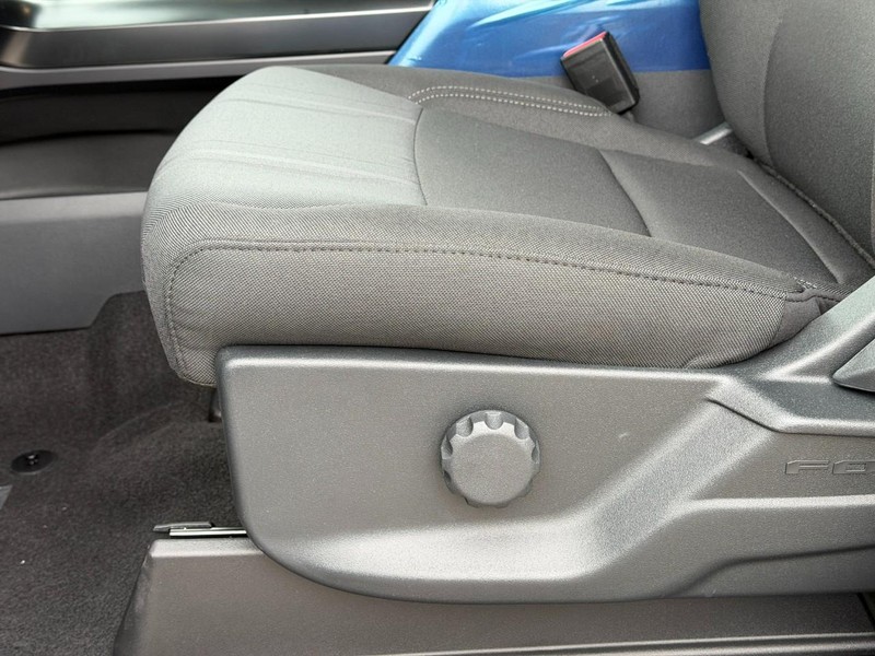 Ford F-150 Vehicle Full-screen Gallery Image 10
