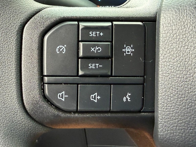 Ford F-150 Vehicle Full-screen Gallery Image 11