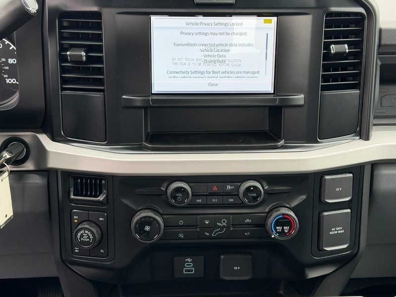 Ford Super Duty F-250 SRW Vehicle Full-screen Gallery Image 7