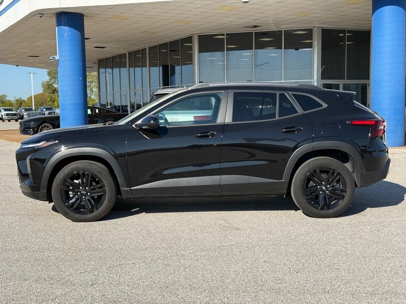 Chevrolet Trax Vehicle Full-screen Gallery Image 02