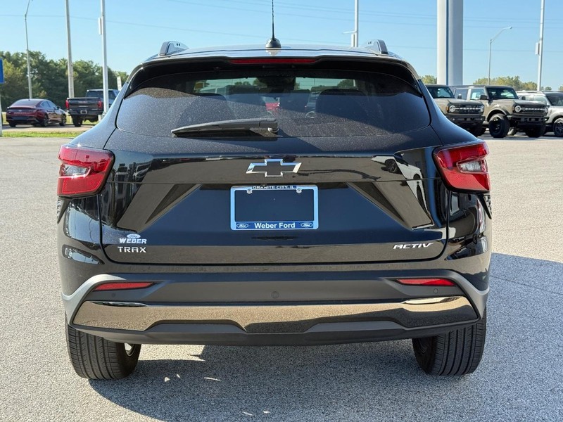 Chevrolet Trax Vehicle Full-screen Gallery Image 04