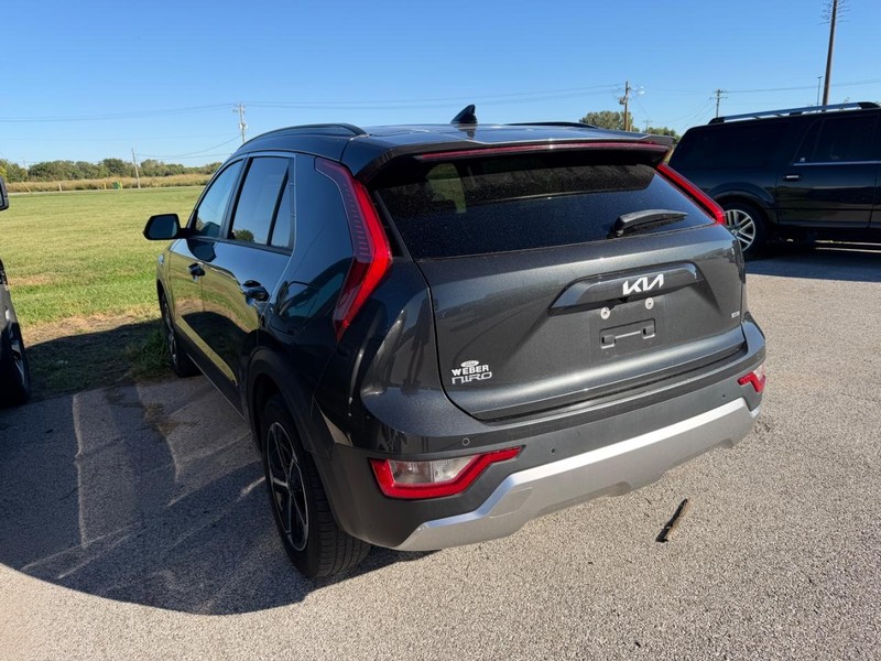 Kia Niro Vehicle Full-screen Gallery Image 3