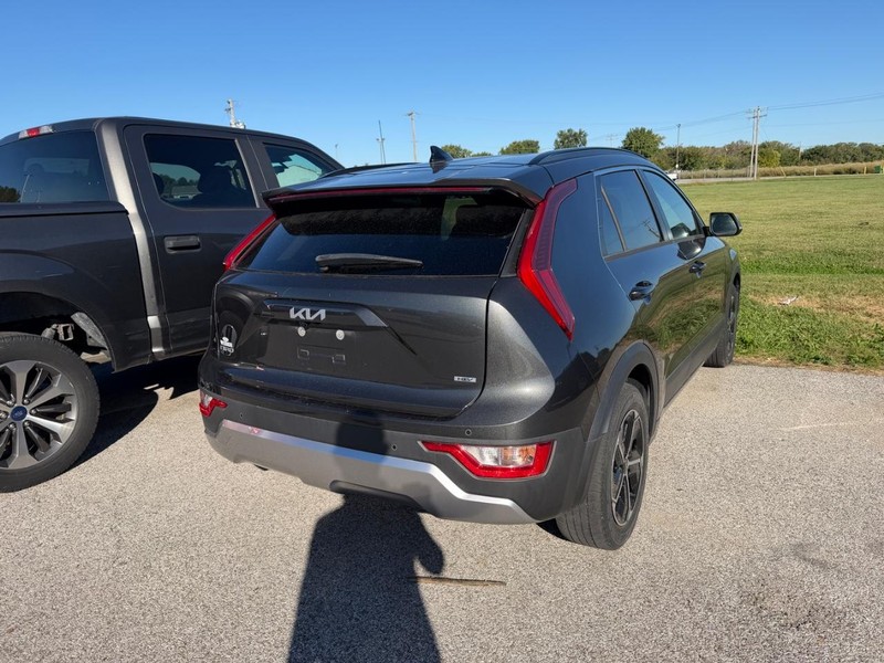 Kia Niro Vehicle Full-screen Gallery Image 4