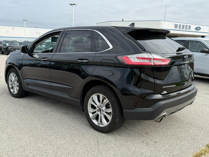 Ford Edge Vehicle Full-screen Gallery Image 3