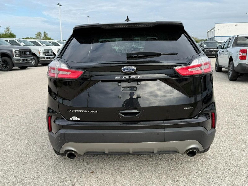 Ford Edge Vehicle Full-screen Gallery Image 4
