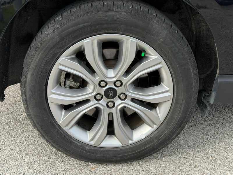 Ford Edge Vehicle Full-screen Gallery Image 6