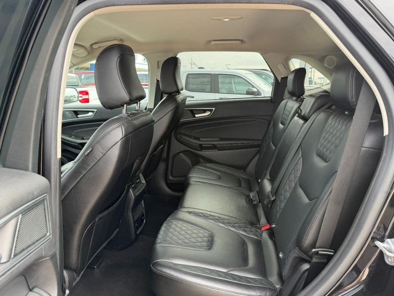 Ford Edge Vehicle Full-screen Gallery Image 10