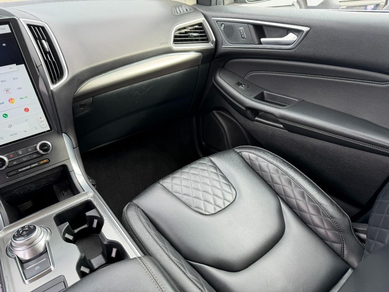 Ford Edge Vehicle Full-screen Gallery Image 15