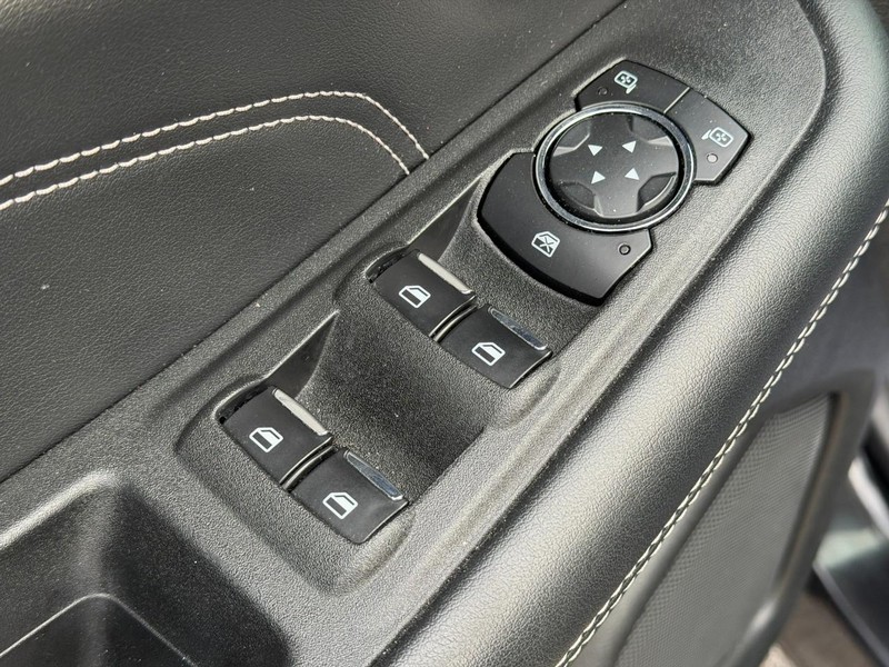 Ford Edge Vehicle Full-screen Gallery Image 16