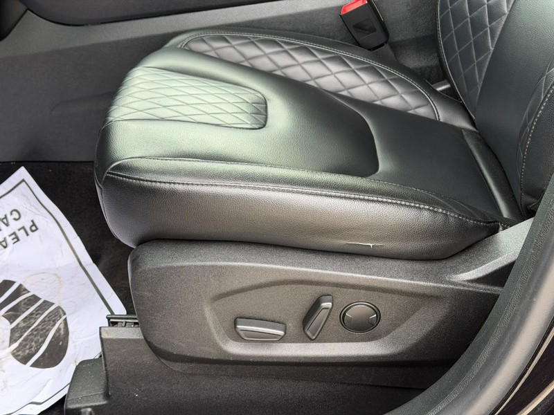 Ford Edge Vehicle Full-screen Gallery Image 18