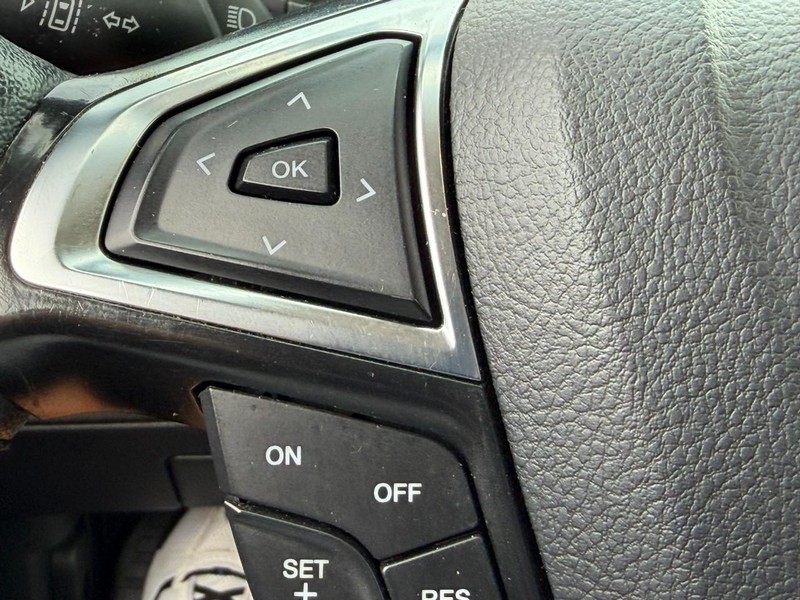 Ford Edge Vehicle Full-screen Gallery Image 19