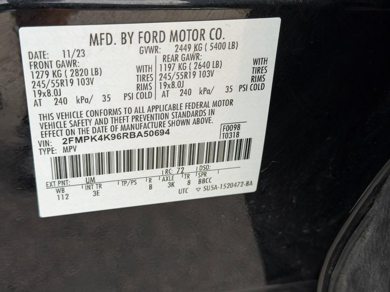 Ford Edge Vehicle Full-screen Gallery Image 23